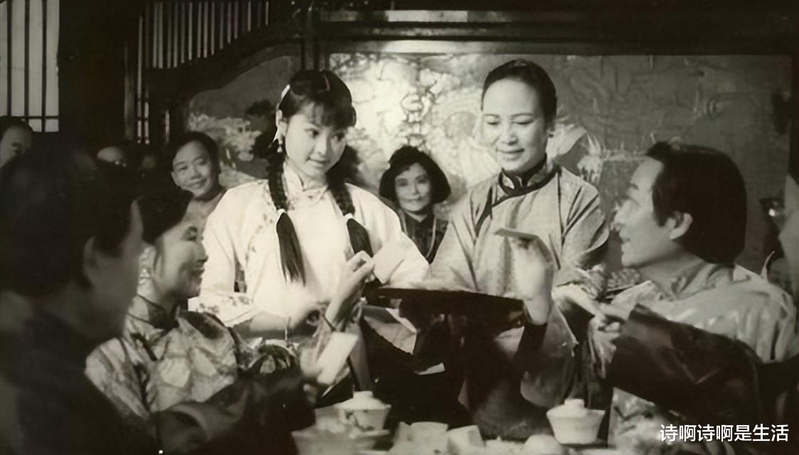 事实证明,当初被嘲“疯女人”的袁立,才是真正的“人间清醒”