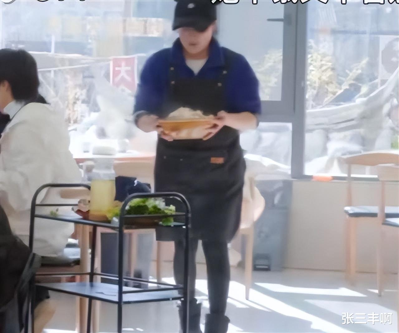 网友爆与刘晓庆聊天记录，这才是她执意要加鱼的原因，庆奶大气！