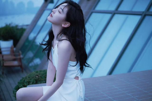 《难哄》她瘦成纸片人,一段跳舞戏暴露身材,女星为了上镜太拼了