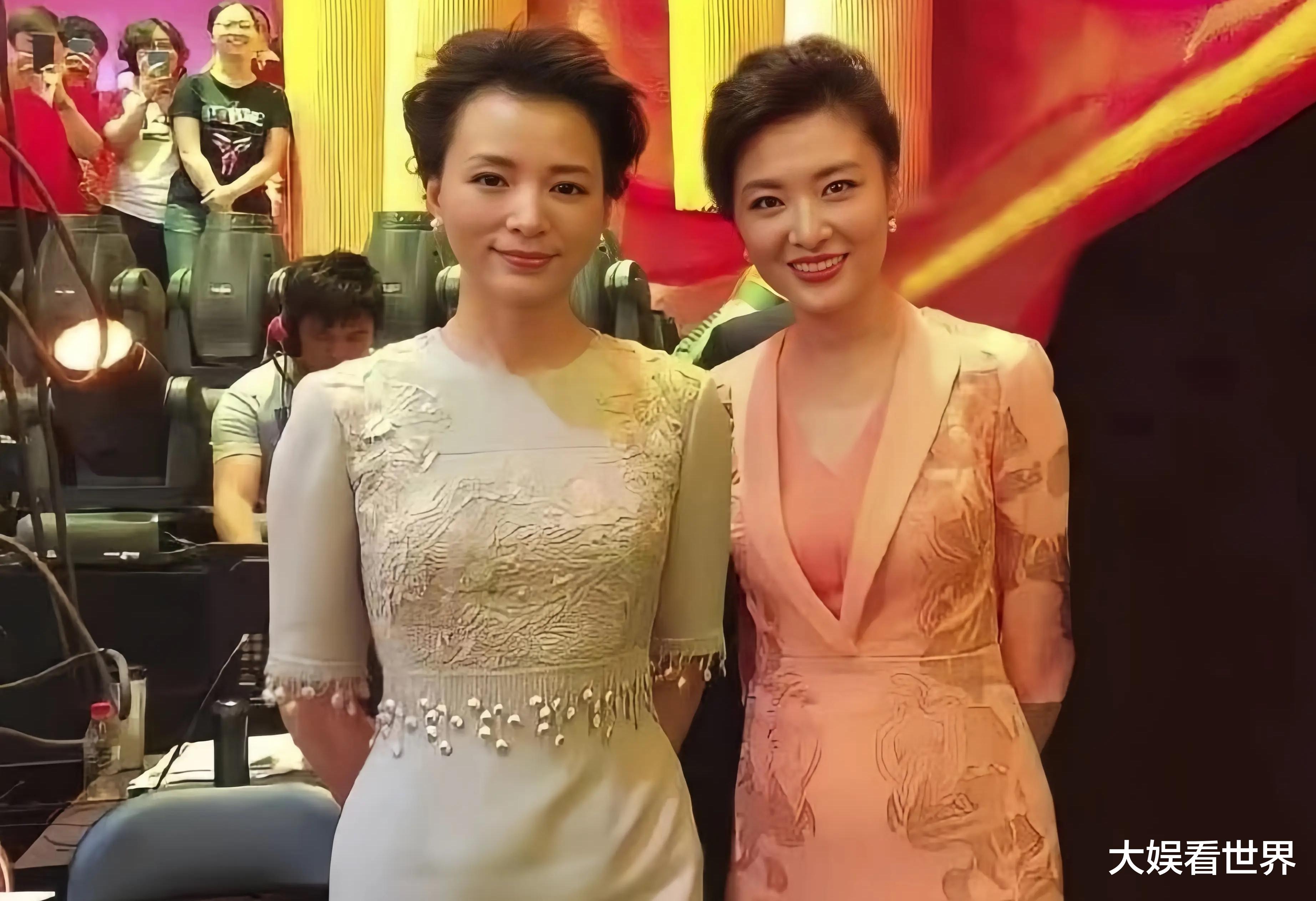 51岁董卿带儿子参加活动，本人打扮低调发胖不少，儿子正面照曝光