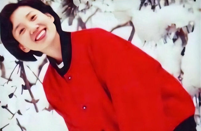 61岁李修平再度现身,素颜圆脸年轻贵气,气质优雅不输当年