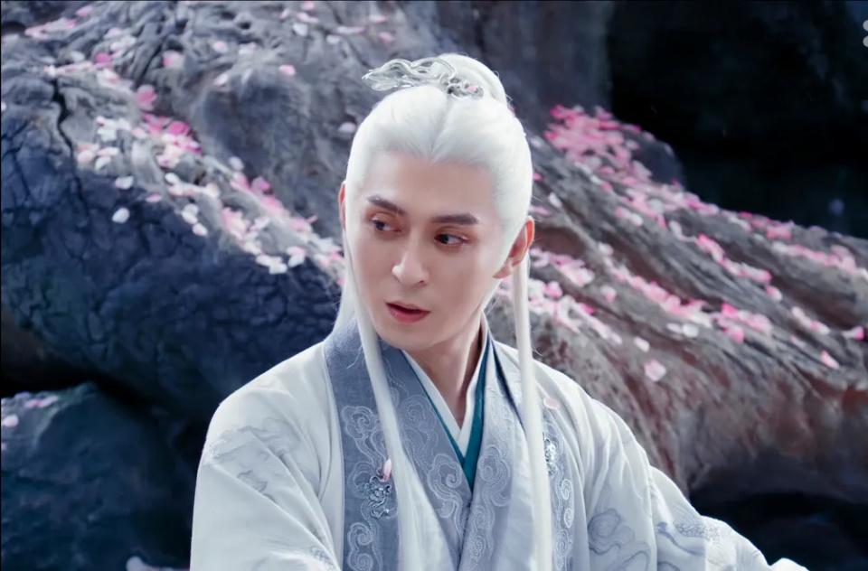 《少年白马醉清风》:小侯爷百里东君的人际关系圈有多强?