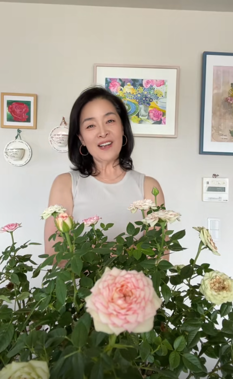 演员顾艳:嫁给日本人移居日本,儿子母语是日语,今64岁风韵犹存