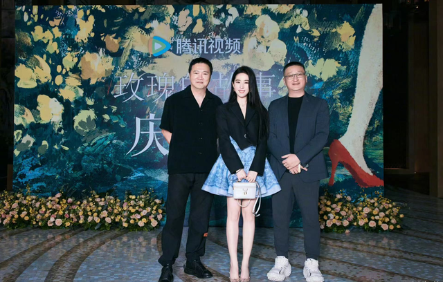 刘亦菲彭冠英同框,世界安静了,网友惊呼:还是初恋好