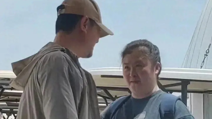 沈腾一家三口外出度假，王琦身材发福被嘲像保姆，网友：心疼马丽