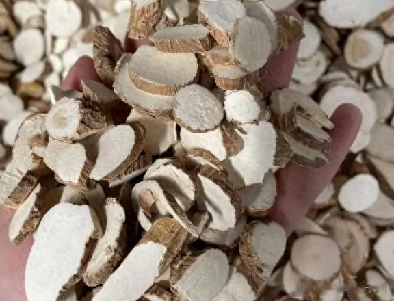 熬羊汤，只需4种香料，羊肉鲜香羊汤不膻，汤越煮越奶白