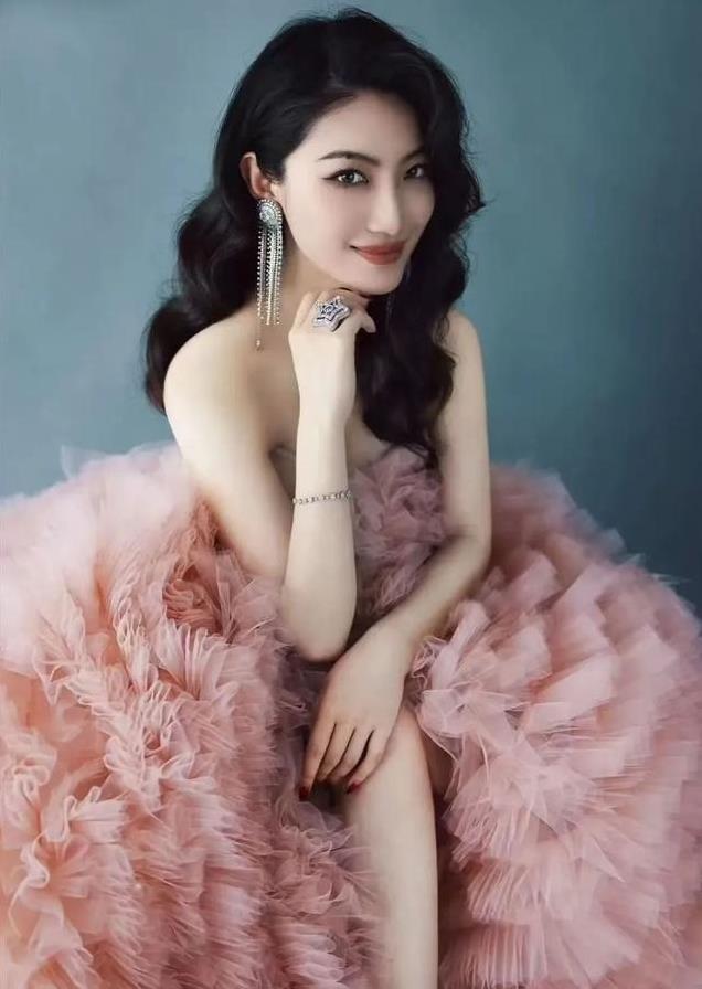 “捞女界教主”复出!一年狂赚1.5亿,教人傍大款,越封杀越疯狂