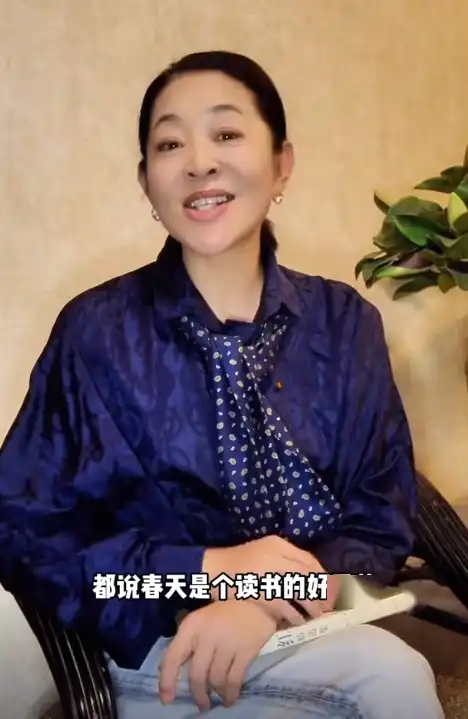 倪萍自曝家中突遭意外，不慎摔落腿部骨折，如今和蔡明现身内蒙