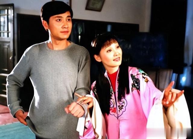 被王志文赶出家门,答应冯小刚不生孩子,卑微窝囊的她才人间清醒