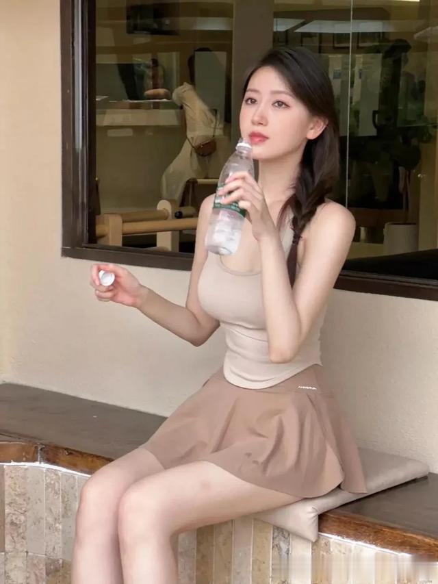 瑜伽冥想的姐姐家中自拍