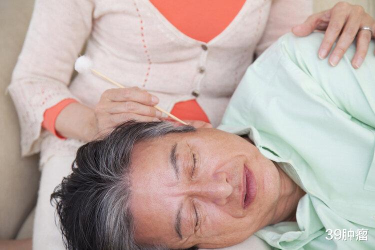 耳朵里面经常痒,却掏不出东西?或在暗示你这5个问题,别忽视了