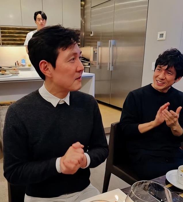 52岁李政宰拜师梁朝伟，找到人生新方向，兄弟郑雨盛免谈