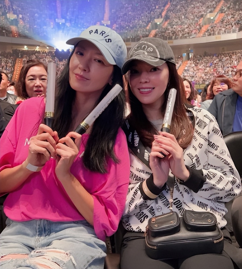 刘德华台北唱中国人,满屏中国元素好震撼,富士康老板娘现身支持