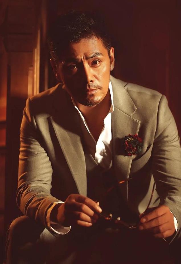 电视剧《我是刑警》中的10位男演员,最小的36岁,最大的68岁