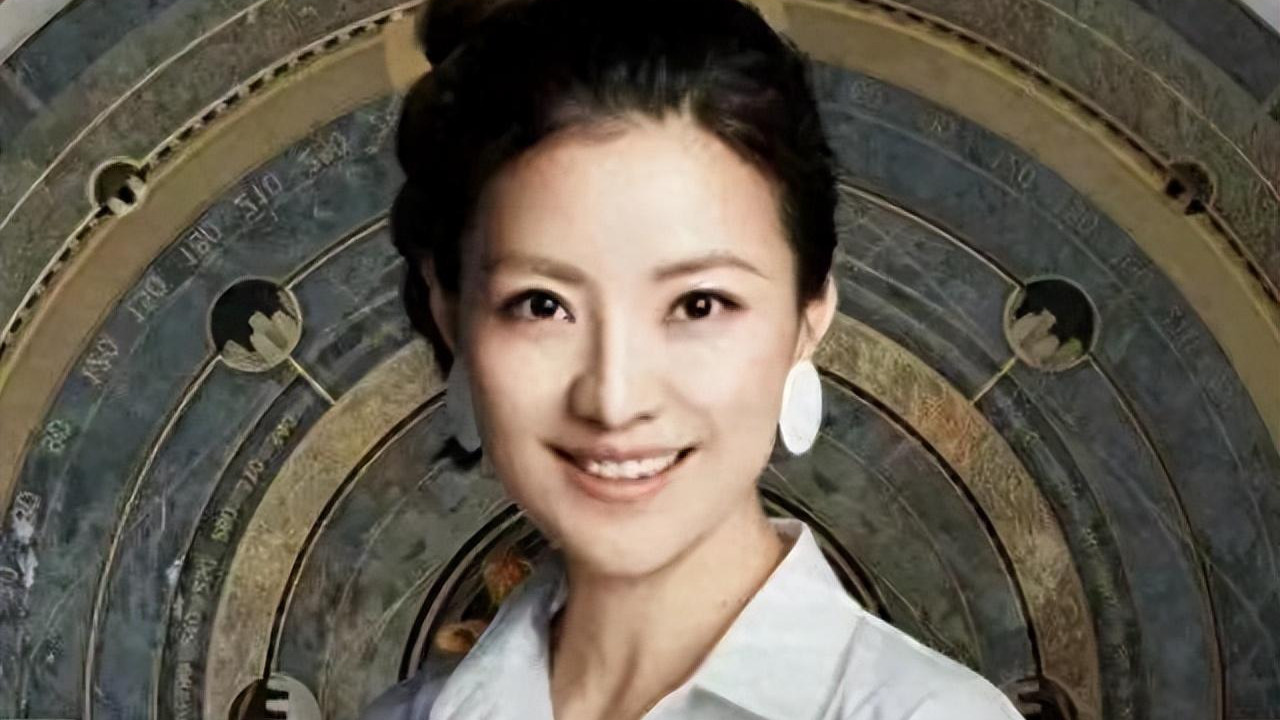 她是央视最美主持，和撒贝宁同居4年后，爱上顶级富商