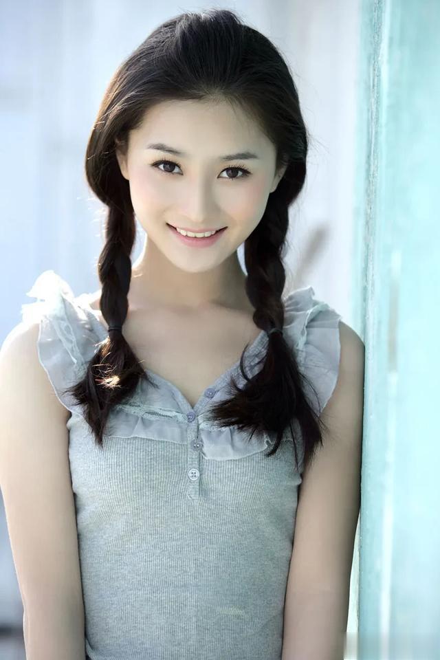 张维娜——美的耀眼,恬静的模样温婉动人！