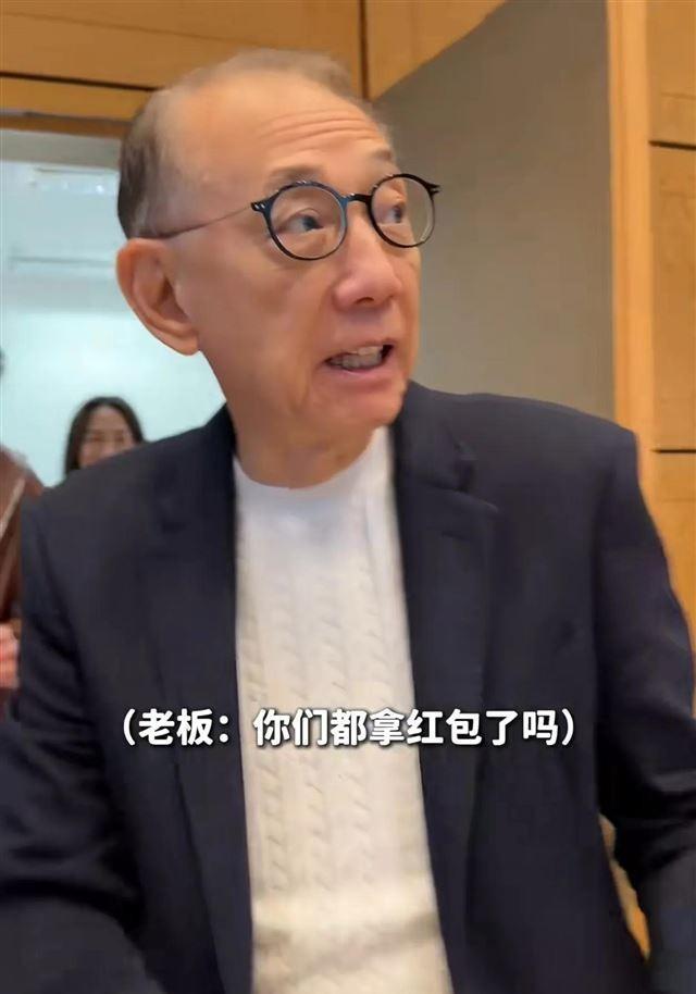 英皇开工，霍汶希带领众星给老板拜年，杨受成给明星们发镶金红包