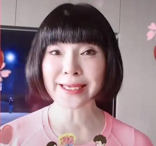 背叛丈夫跟医生相好,转移丈夫12亿,靠一首歌在春晚爆红的她真狠