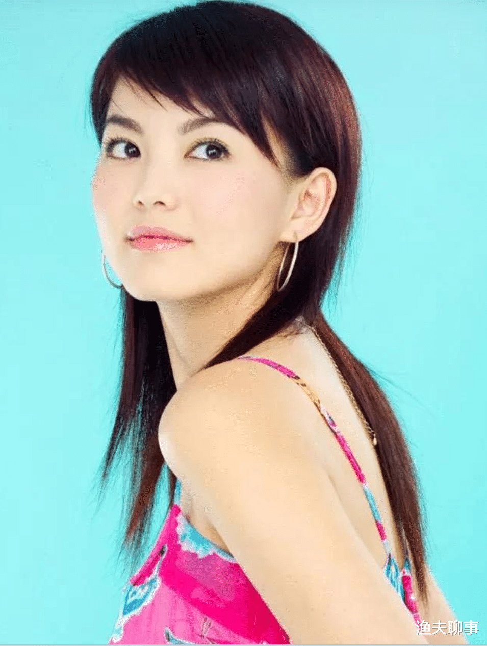 15岁打扮成熟像35岁!王诗龄亮相巴黎时装周,网友直呼认不出