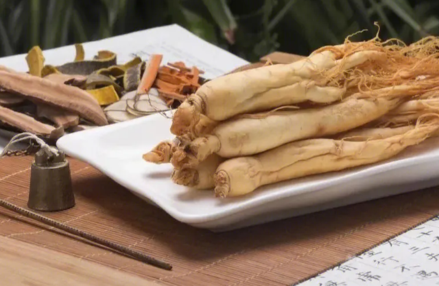 三伏天易发心梗、心绞痛，家中常备3个中成药，养心安心