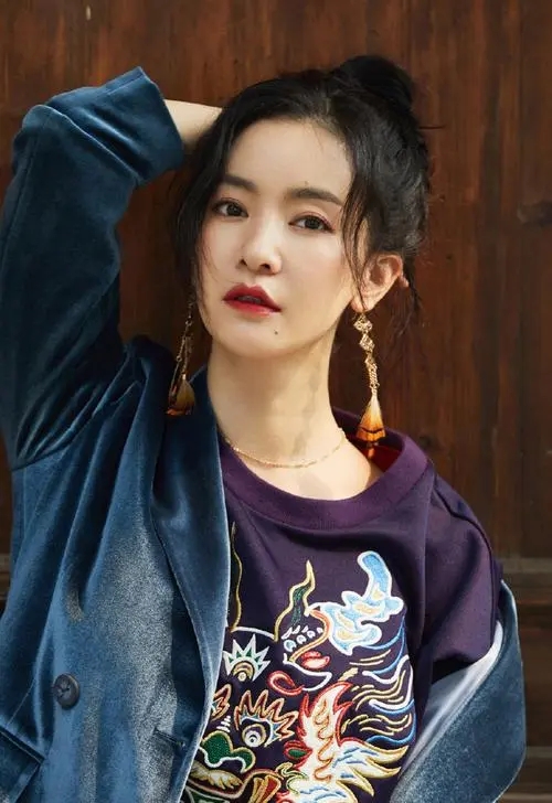 难怪贾乃亮不拍戏去带货了,旗下公司10员猛将,个个都当红能养家