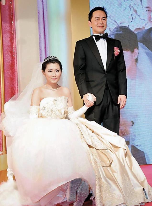 任家萱产后4个月全职带娃没收入，从没给儿子洗过澡，老公赚钱少