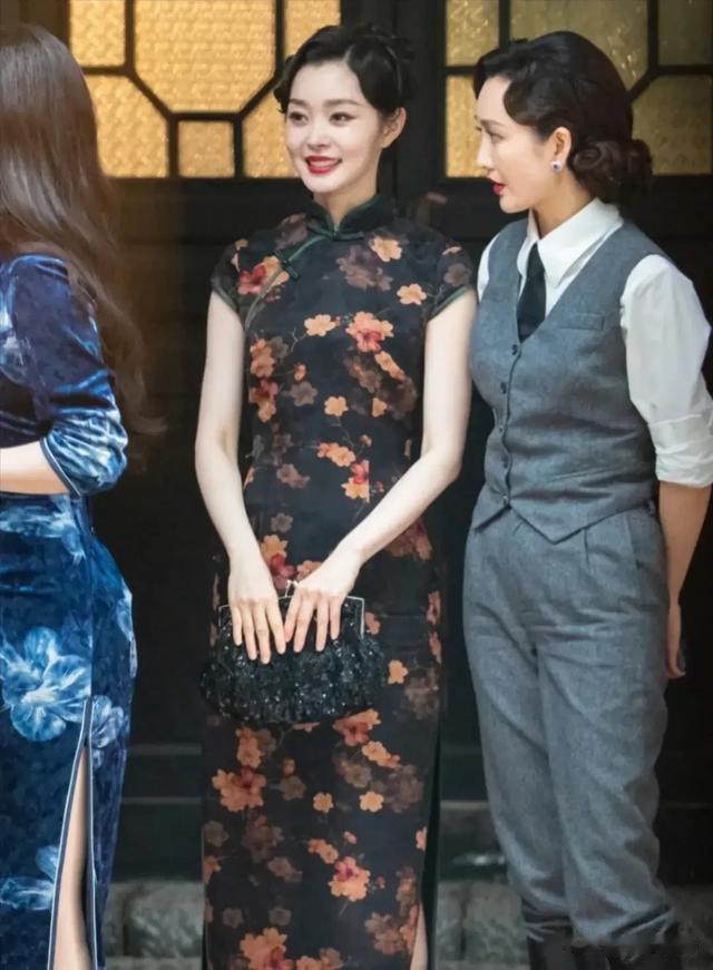 这夜被喜满中秋晚会惊艳，跨界主持宋轶温婉大气，王楚然珠圆玉润