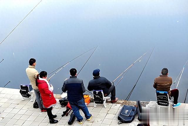 钓鱼不要一动不动,久坐不动有可能“丢掉性命”