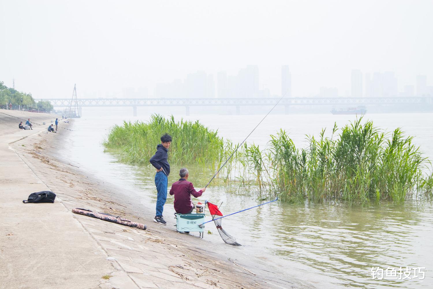 如何判断鱼竿的好坏？鉴别鱼竿好坏的方法