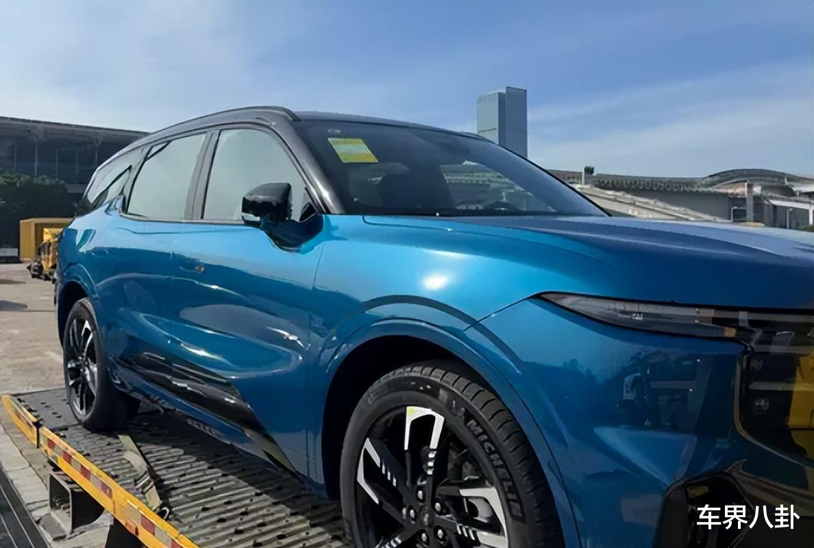 2025款福特锐界L：8款车型任选，2.0T/混动双动力，27英寸4K巨屏