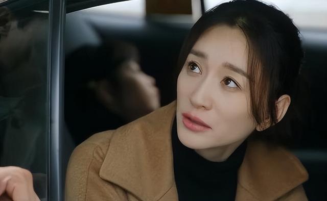 事实证明,47岁的“大号水蜜桃”李小冉,已经走上了另一条道路!