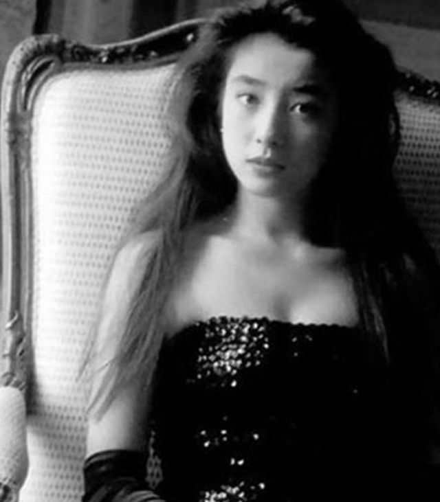 宫泽理惠14岁时，母亲带她敲响了导演的房门，这种痛要用一生治愈