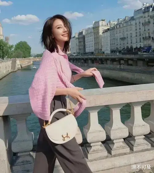 44岁高圆圆参加活动，看了她的近照，才明白自然脸科技脸的区别