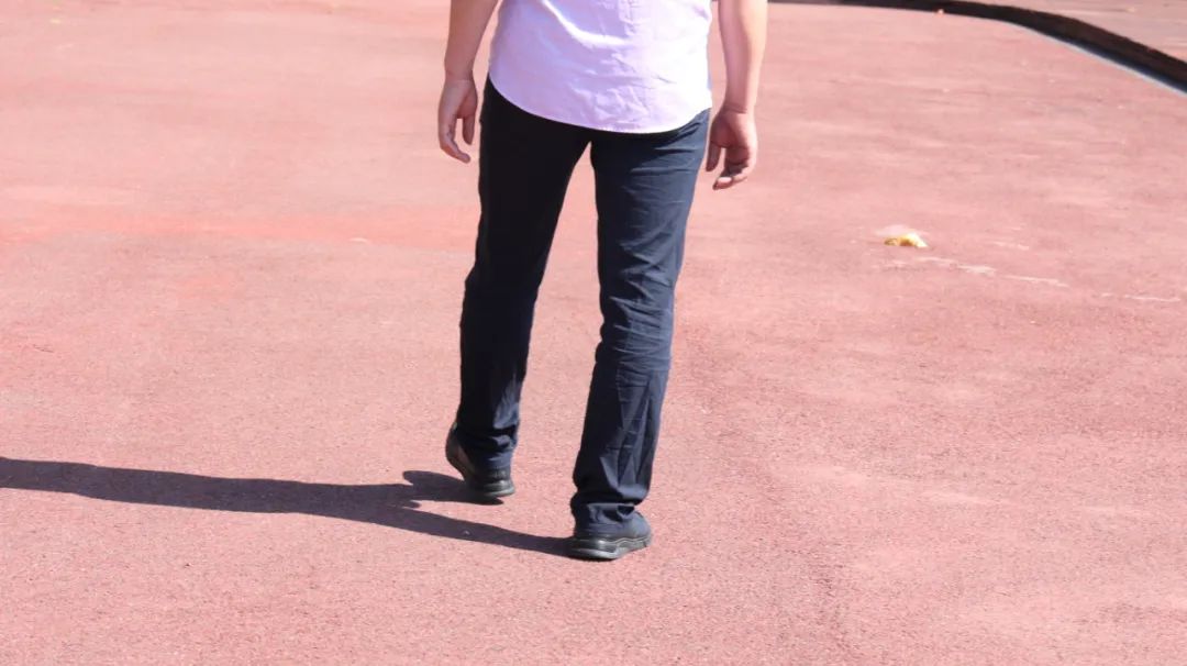 看走路状态就知道寿命长短？走路时有这几个特征，或与长寿有缘分