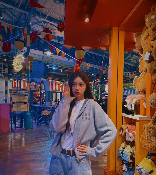 沈梦辰一家六口北京过年，父母和公婆关系亲密，两家父母都好年轻