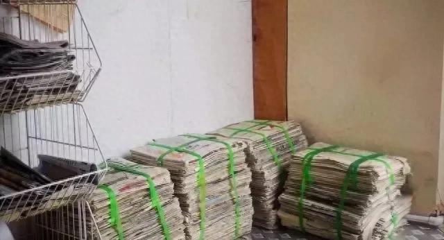 现在单位订的报纸,看都不看,当废纸卖掉了。然后换钱大家吃火锅