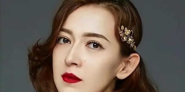 离婚2年后,今再看尼格买提和帕夏现状,两人已经走上了不同道路