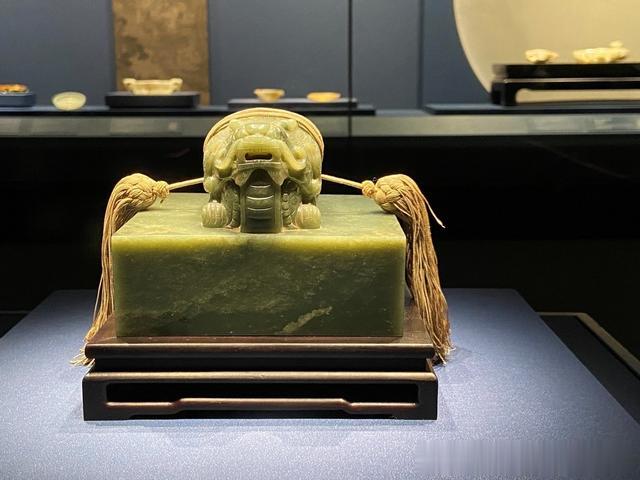 晋博玉器：从神玉到俗玉