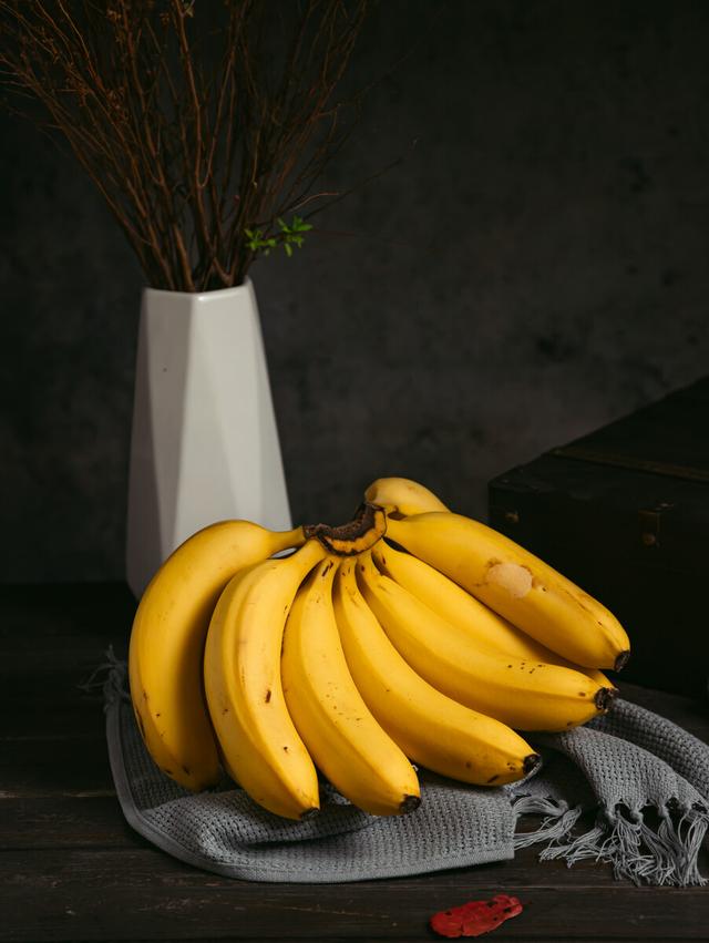 买香蕉时，聪明人只看这3处，避免“催熟”香蕉，商贩：真会挑!