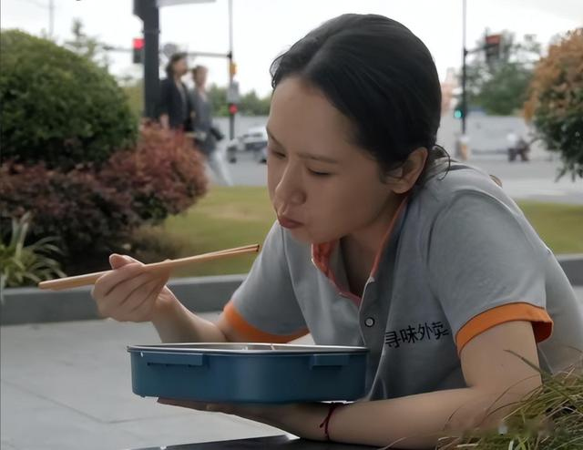 同样是演“吃盒饭”，把阮经天、海清和刘涛放在一起看，高下立判