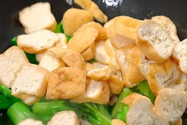 “春养肝，病不沾”，入春后，建议要多吃“ 解毒菜”，护肝排毒