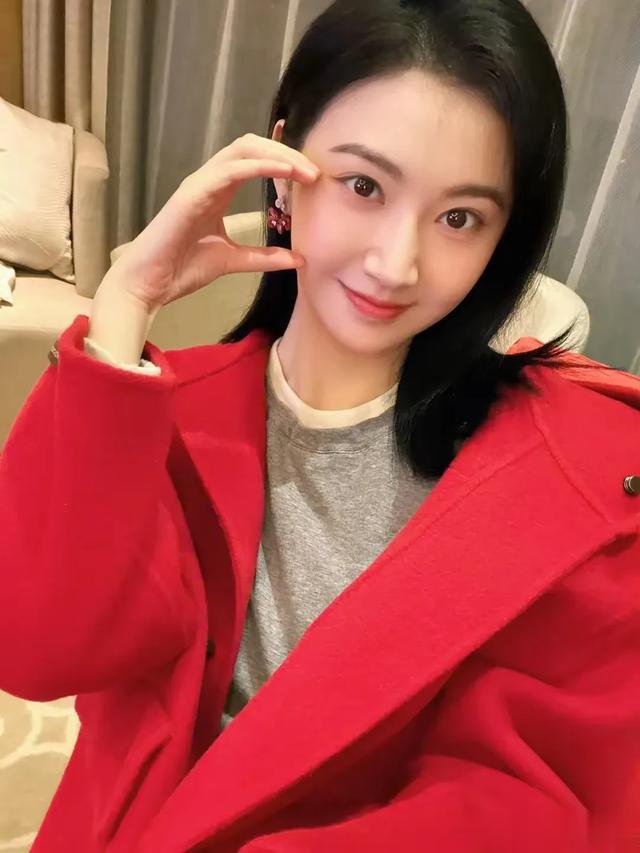 景甜微博新照曝光,未婚却尽显人妻韵味!