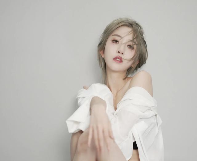 卓仕琳 \uD83D\uDCF8 纯欲风写真，谁看了不迷糊