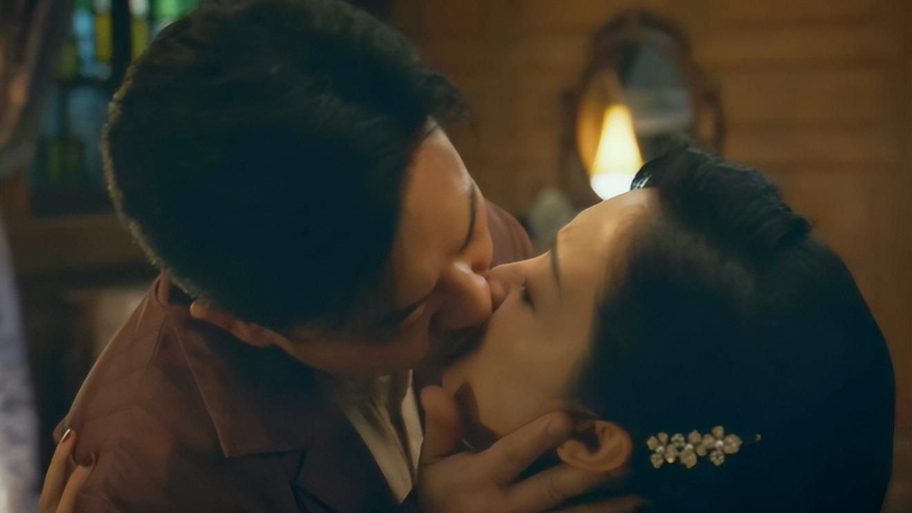 张颂文与张瑶拍吻戏，镜头拉近两人吻得好入迷，网友：这才是演技