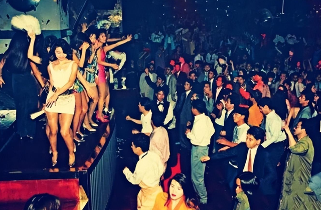 春晚|他长得像刘德华，上过春晚，破产后一夜白头，靠卖包子东山再起