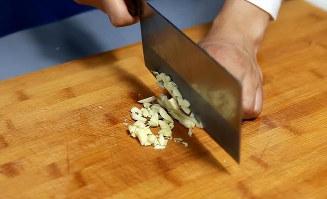 提醒:锌是保护心脏、防痴呆的重要元素,常吃3类食物可以补充