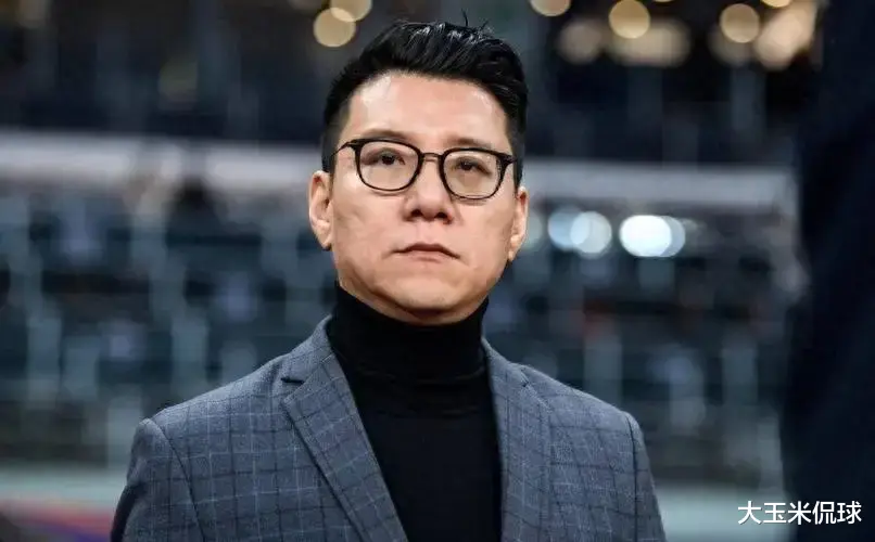 3个老婆+4大美女情妇!精力都在女人身上了,哪有心情踢足球