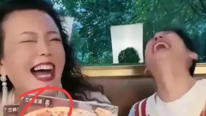 小箖箖设计的logo，被张兰印在包装上。网友大S又有要钱的理由了