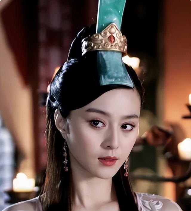 4位美得惊人的“狐狸眼”女星,个个风情万种,回眸一笑百媚生