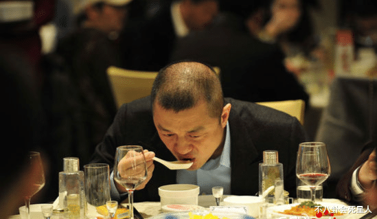 男神秃头大赏：有人自然衰老依然帅气，有人发福面目全非